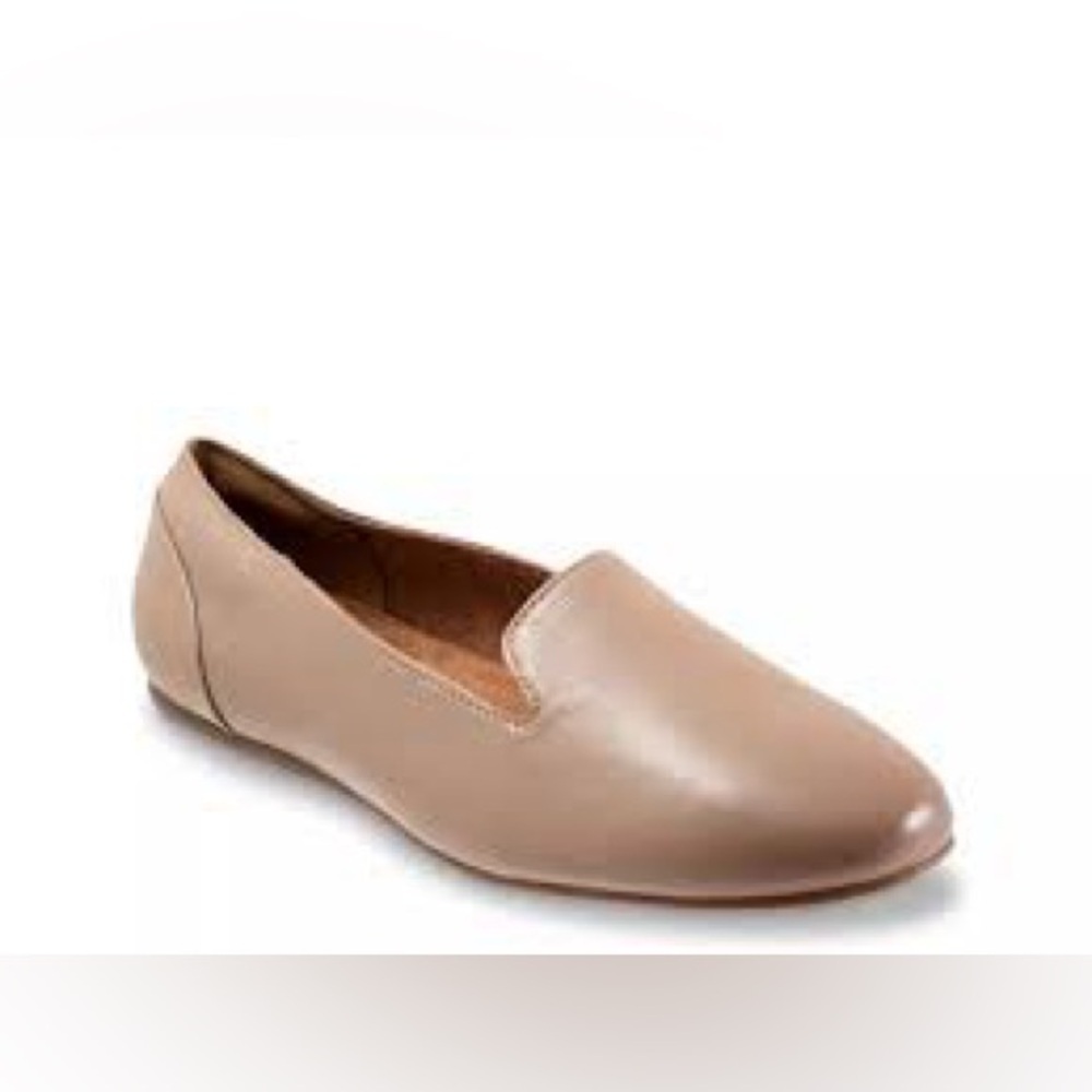 Softwalk Shelby slip on flats tan taupe leather women’s size 9.5WW business